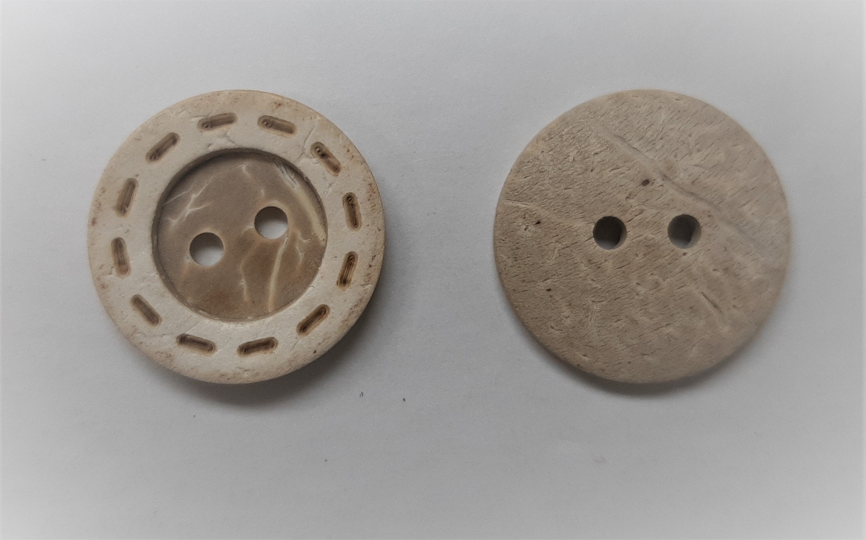 50 PCS Vintage Wooden Coat Buttons Dark Brown And Natural 2 Holes Round Wood Sewing Dashed Buttons